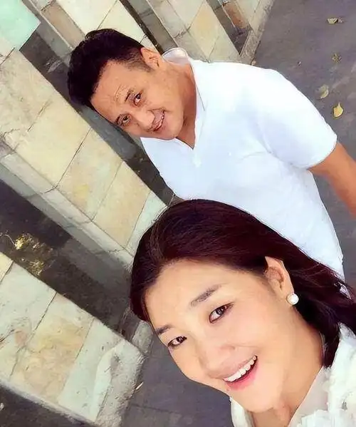 回顾降央卓玛:因丈夫高颜值疯狂倒追,婚后生3胎,如今怎么样了