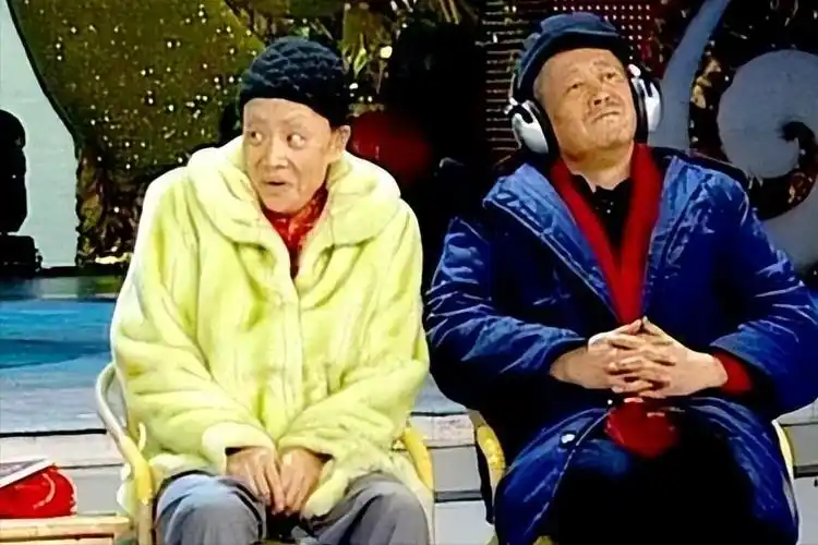 回顾62岁宋丹丹近照头发稀疏唇色苍白与当初的白云不一样了