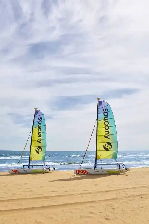 谢可寅脚穿2k「骑士鞋」惊喜现身阿那亚潮流音乐节_saucony_时尚_风格