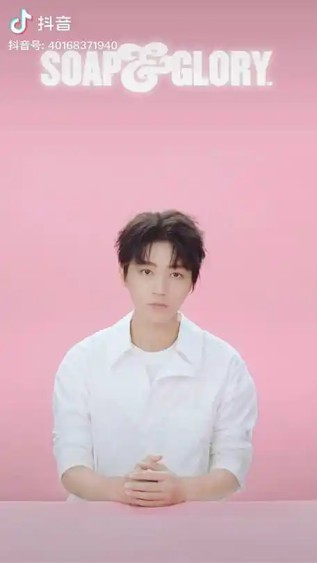 天啊 三字王俊凯和丝芙格芮粉色好搭噢#丝芙格芮#颜值高怎么样都好看