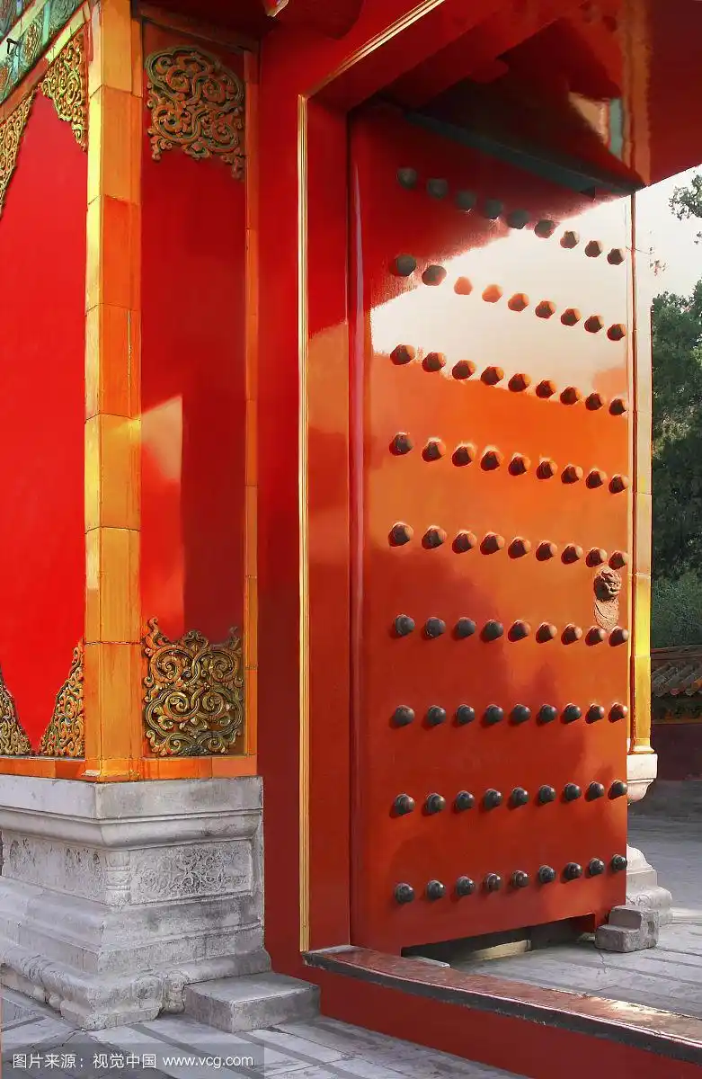 故宫里的朱漆宫门