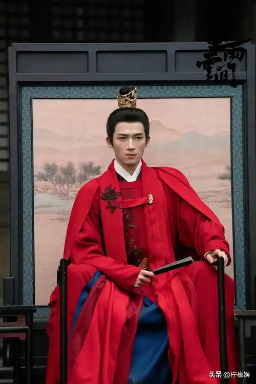 男演员长相多重要?王星越,梁永棋同穿一身红衣,差距明显