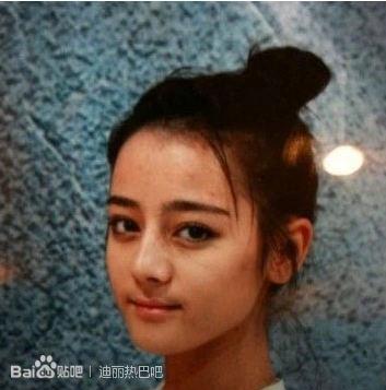 迪丽热巴被爆 出道前东北师大时期青涩照