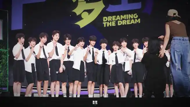 谁允许你们楼丝在愚人节这天搞我眼泪的  tfboys,时代少年团,tf三代