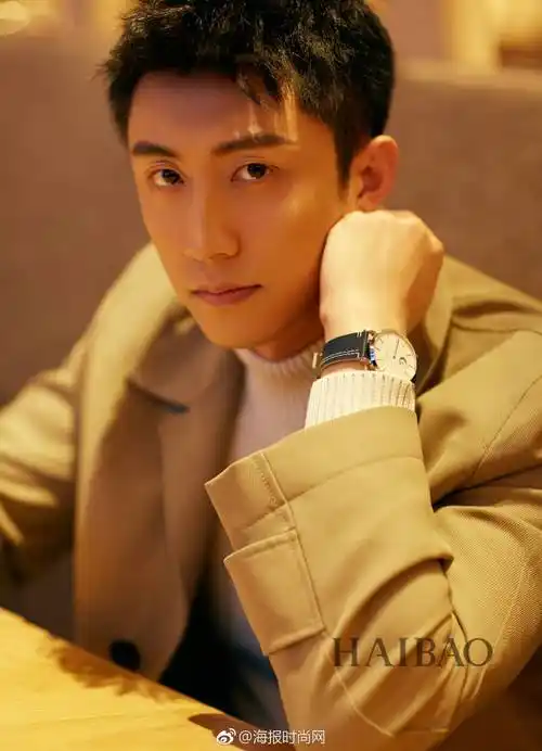 黄景瑜海报时尚