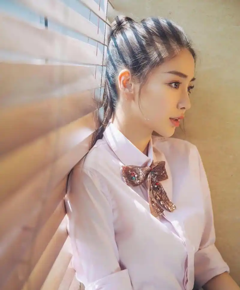 杨颖# 高马尾配白衬衣,少女感十足