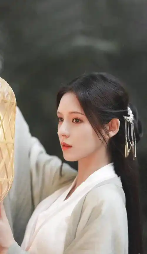 千秋令张予曦婚服路透霸气与时尚并存,新晋古装女神_造型_出圈_演技