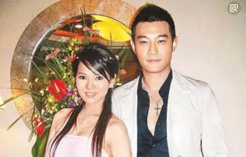 黄维德伊能静牵手门事件伊能静好人妻形象崩塌被疑炒作