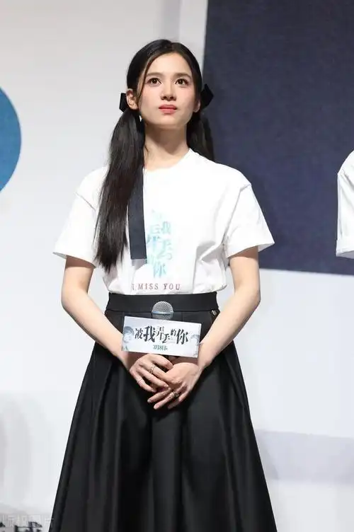 张婧仪这身材,这才是尤物啊!