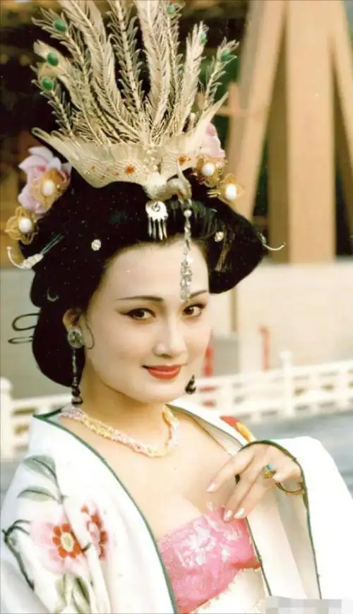 林芳兵:80年代"第一美女",为演杨贵妃增肥30斤_腾讯新闻