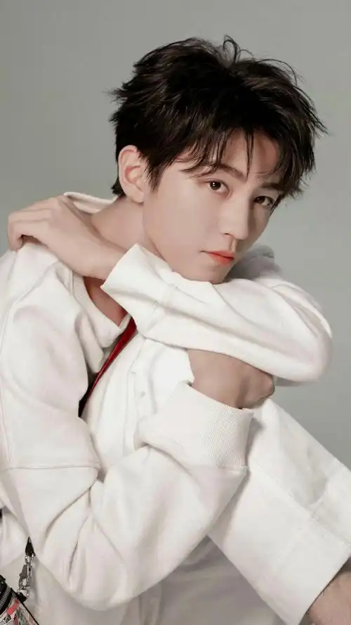 王俊凯完美诠释了什么叫"清纯钓系"@tfboys-王俊凯#新加坡免签受益人