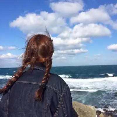 微信头像女生简单背影 你触及不到的最美好_微信头像_我要个性网