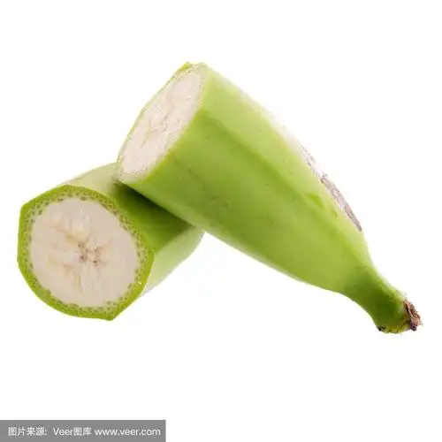 切下的绿色香蕉孤立在白色的背景.