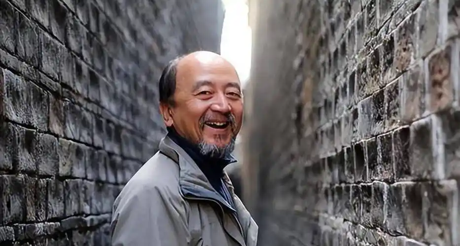 两个王劲松,一个北电当老师,一个凭配角出圈,相差1岁各自精彩_工作