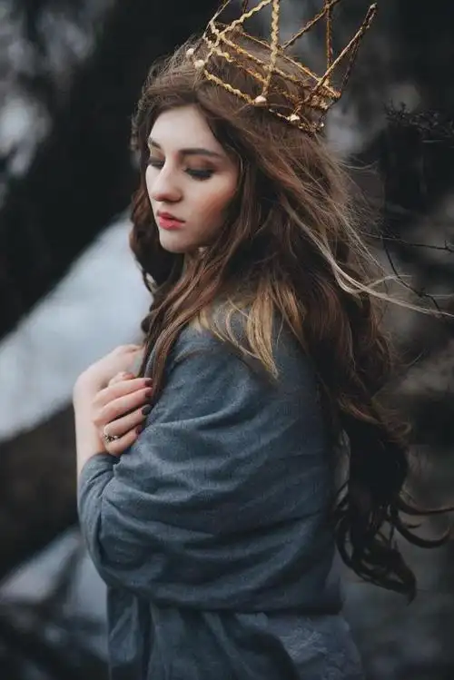 白皮肤,蓝眼睛,大长腿,曲线身材,长得就像洋娃娃一样,令很多外国人