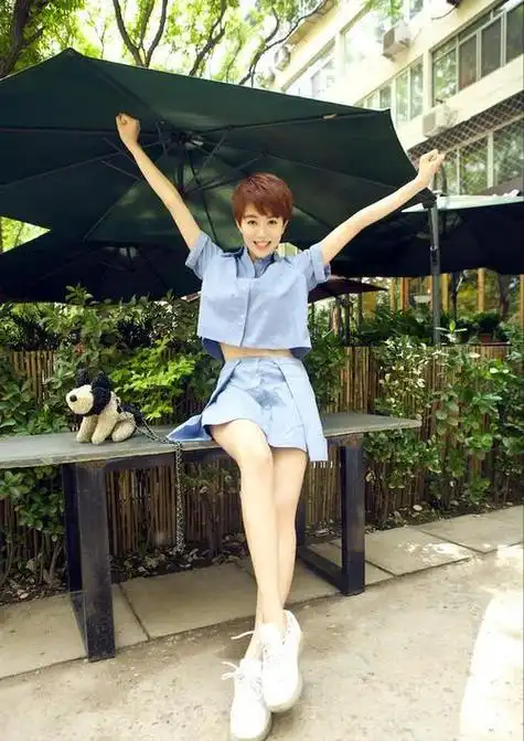 说起姜妍,她被汪苏泷不止一次当众表白,被刘宪华当众索吻,李治廷说"她