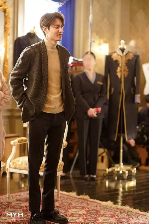 theking永远的君主李敏镐花絮照完美侧颜逆天大长腿