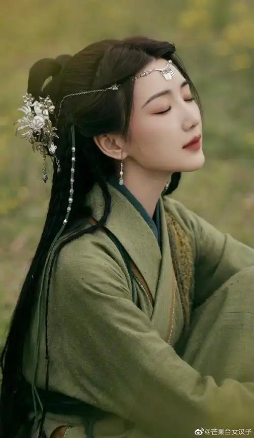 毛晓彤眉心坠#毛晓彤真的是古装的神,这套好美啊