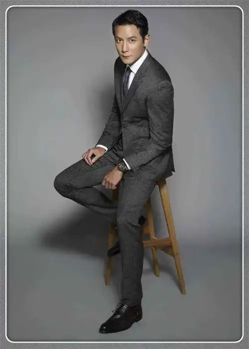 吴彦祖不愧真男神!顶"地中海"发际线照样秒掉鹿晗,赢在男人味