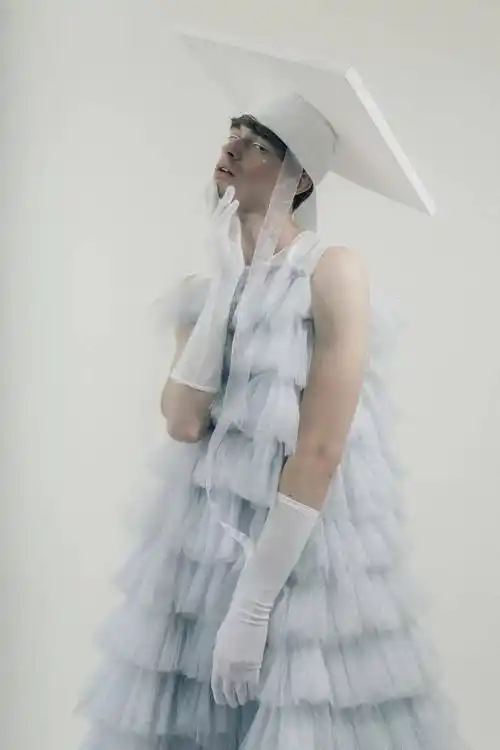 男人穿婚纱也很美这仙气缭绕的男装男生穿戴起来连女孩都脸红