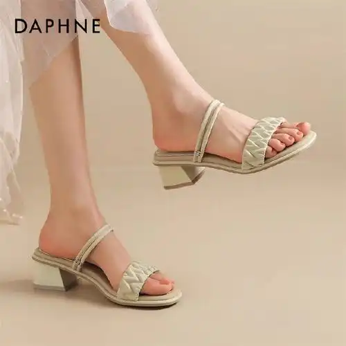 点:达芙妮时装凉鞋女夏季时尚休闲单鞋2024百搭中.