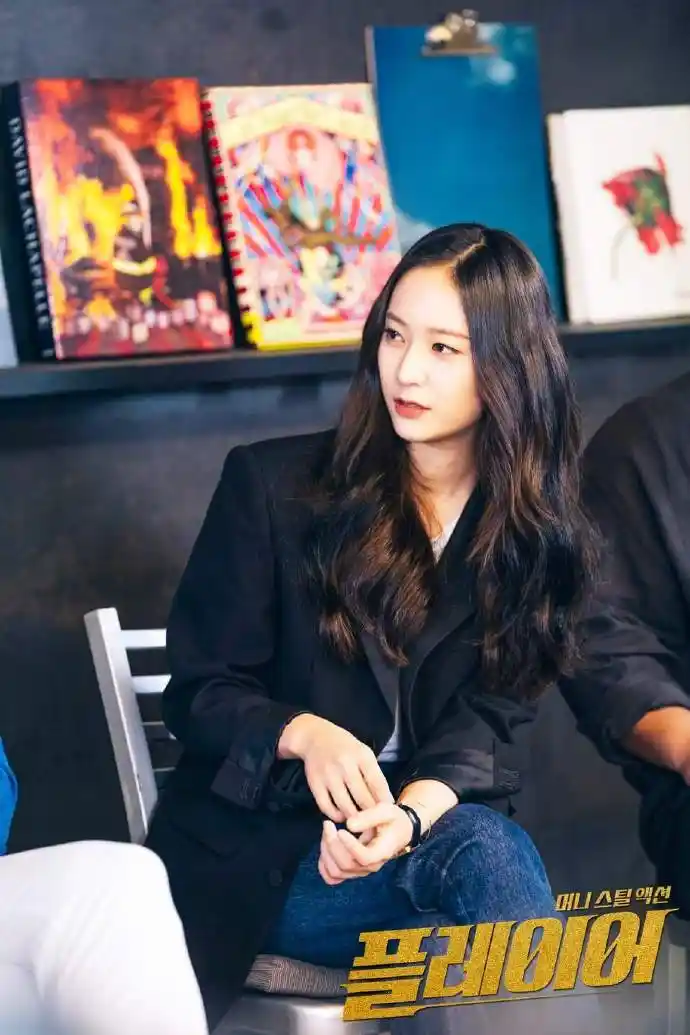 令人心动的精致侧颜 郑秀晶《演艺通信》采访高清照公开