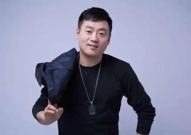 电影《让我过过瘾》由宋晓峰执导,宋晓峰,贾冰,蒋诗萌,孟子叶,吴建铮