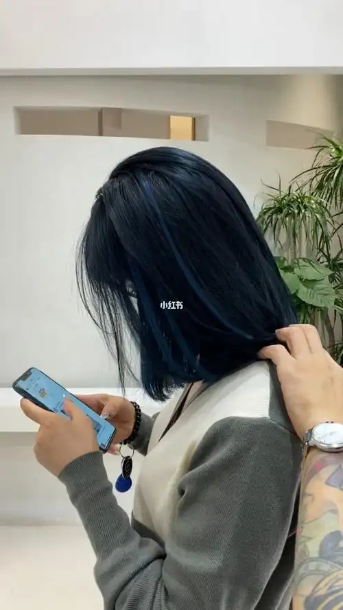 一刀切短发  冬季发色 蓝黑色加雾霾蓝 #蓝黑色  #雾霾蓝   黑发长