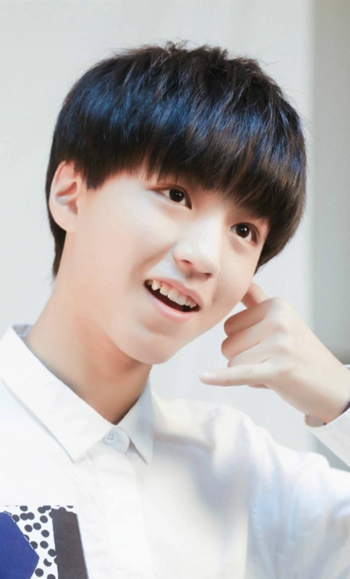 王俊凯性感小虎牙你有没有舔一舔的欲望,这样的男朋友你能用多久