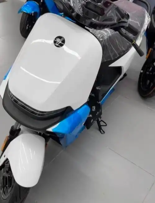 九号电动m95c电动摩托车