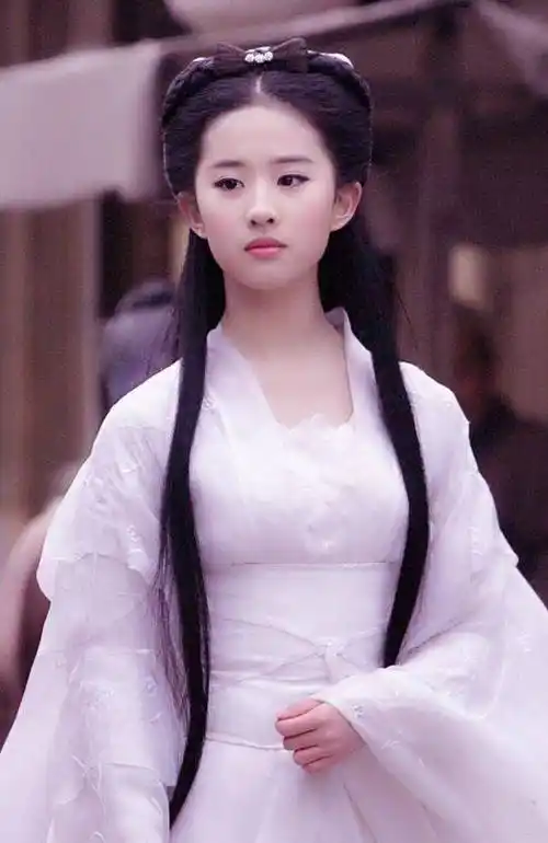 女明星的古装和现代装的差距,差距一目了然,被佟丽娅惊艳到了_造型