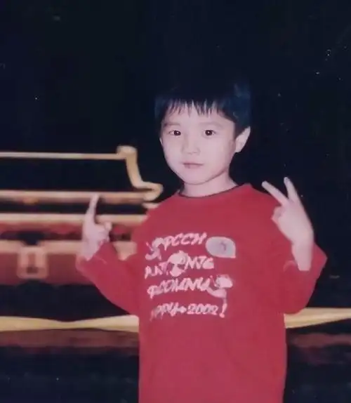 刘昊然童年旧照