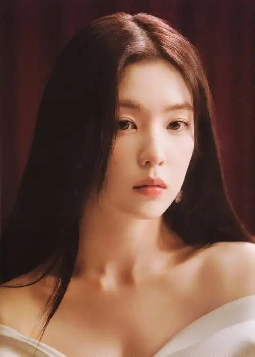 裴珠泫中学证件照