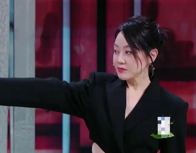 没想到,2023年12月才开始,52岁的闫妮以这样的方式,败光观众缘