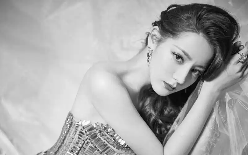 迪丽热巴性感妩媚写真桌面壁纸高清大图预览1920x1200_大陆明星下载