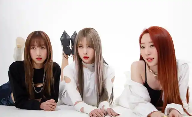 宇宙少女全体成员拍摄海报花絮照