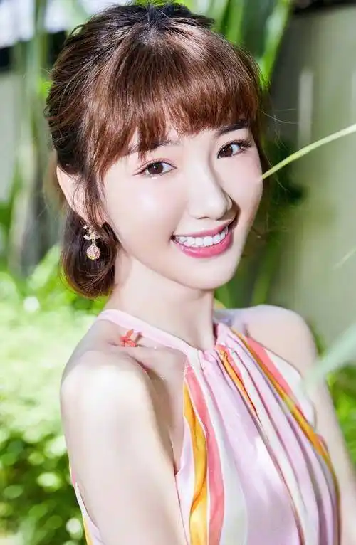 毛晓彤太漂亮了,长相甜美很有优势,不愧为"最甜美女星"