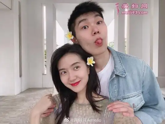 许龄月与男友合照5月20日,许龄月发微博官宣恋情,分享四张与男朋友的