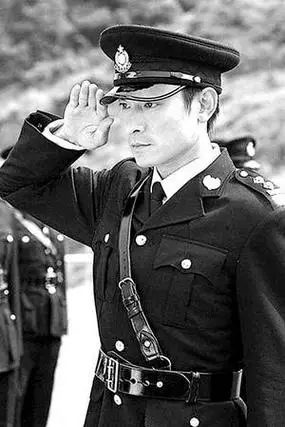 无间道两头抓钱香港放电影内地推影碟图