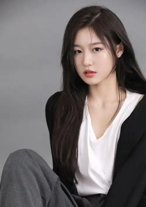 精美图集长发女孩温柔可爱