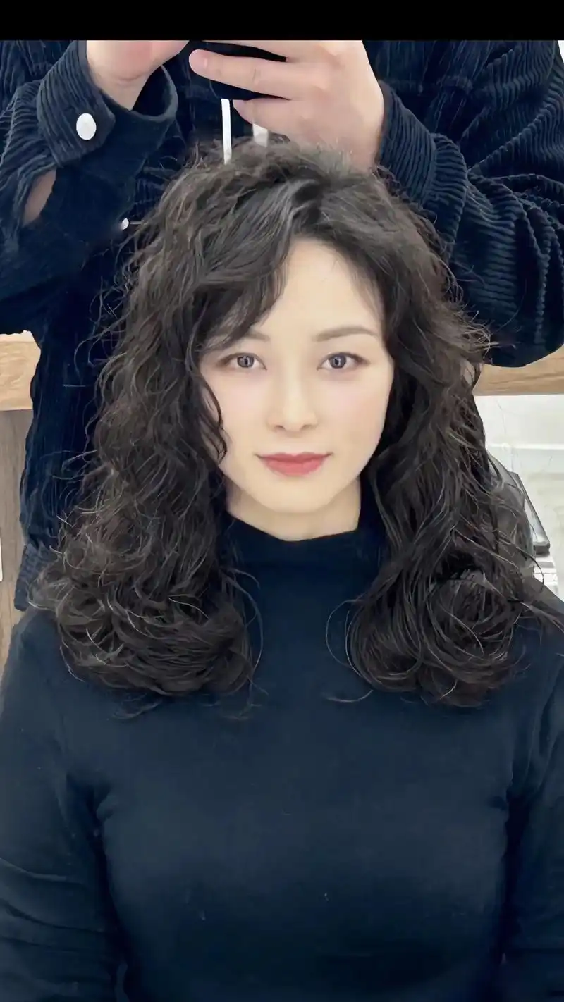 选择热烫,发根想要更蓬松的效果可以搭配摩 - 抖音