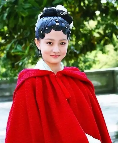 回顾徐璐:十三岁出道备受大导演照顾,好家世让她不怕不火