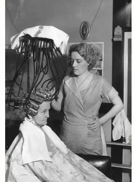 上世纪中期女人们就用这个烫出性感卷发