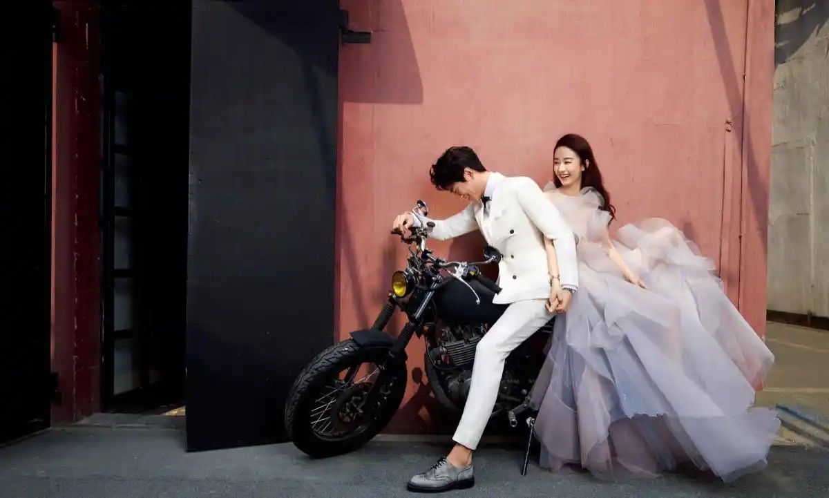 一组唯美甜蜜的情侣cp,画面感超强的赵丽颖林更新婚纱照,美女配帅哥