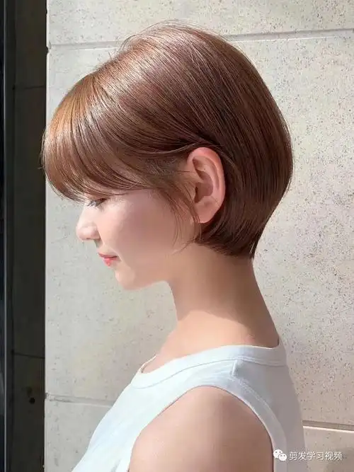 最近流行什么发型精致露耳短发30款