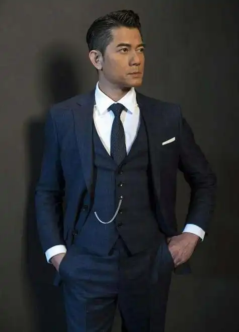 郭富城才是"反油腻"男人:西装笔挺,发型不乱,57岁不输小鲜肉