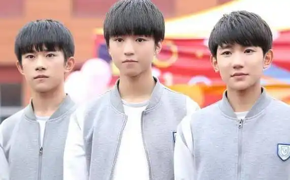 原创王俊凯的背景王源的背景易烊千玺的背景简直是云泥之别