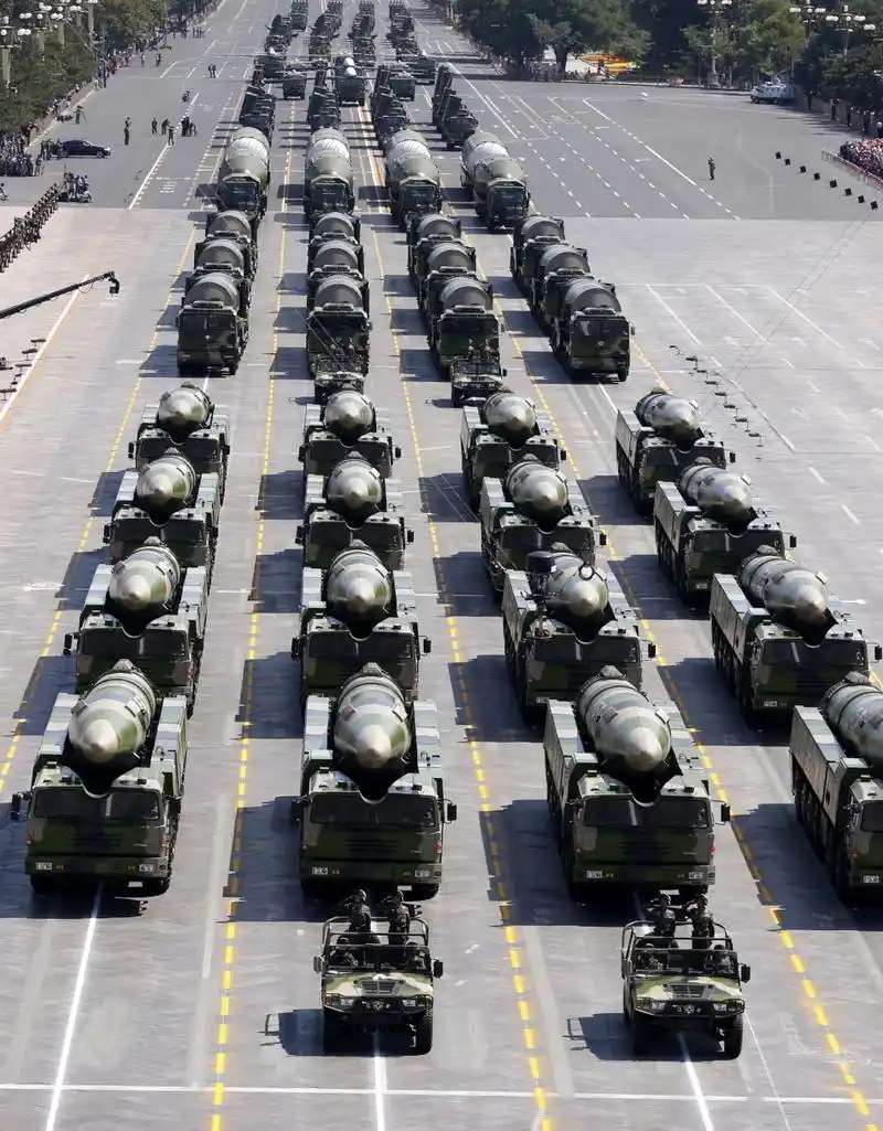 美国盯住中国四款抗战阅兵导弹分析射程性能