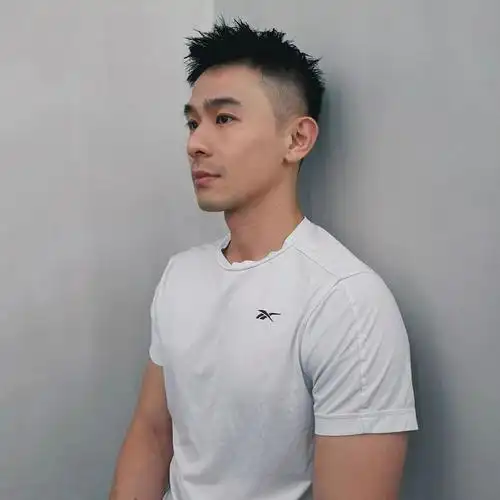 男生别再嫌弃"两边铲"发型了,试试这3款,清爽干净显帅气