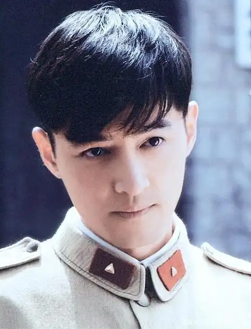 14岁就被胡歌迷惑了,这么多年过去了他还是那样帅气